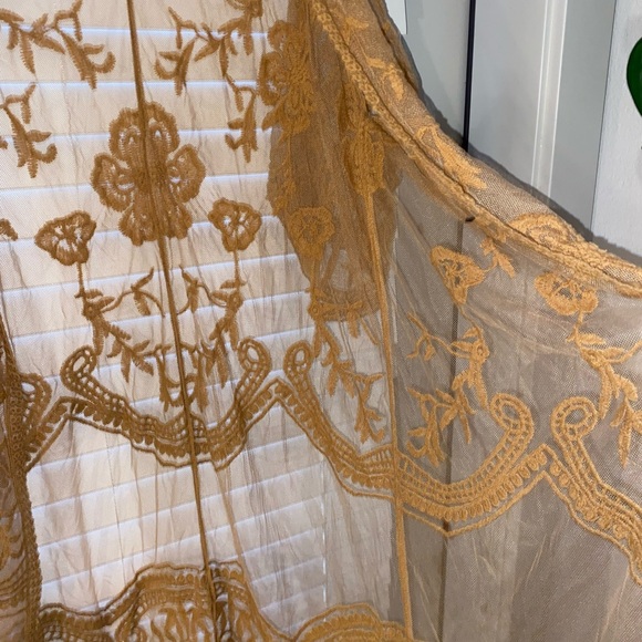 Lace Robe - Picture 4 of 5